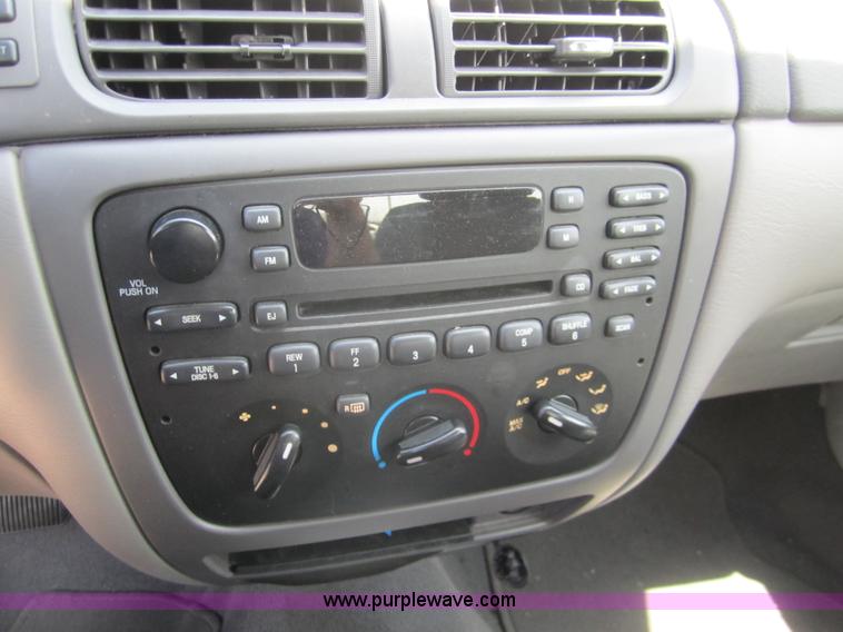 image for item 3068 2007 Ford Taurus SE