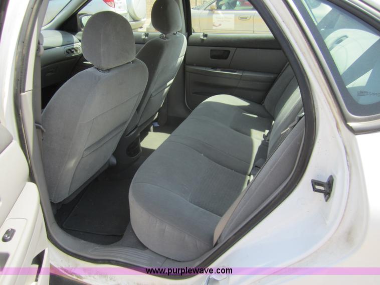 image for item 3068 2007 Ford Taurus SE