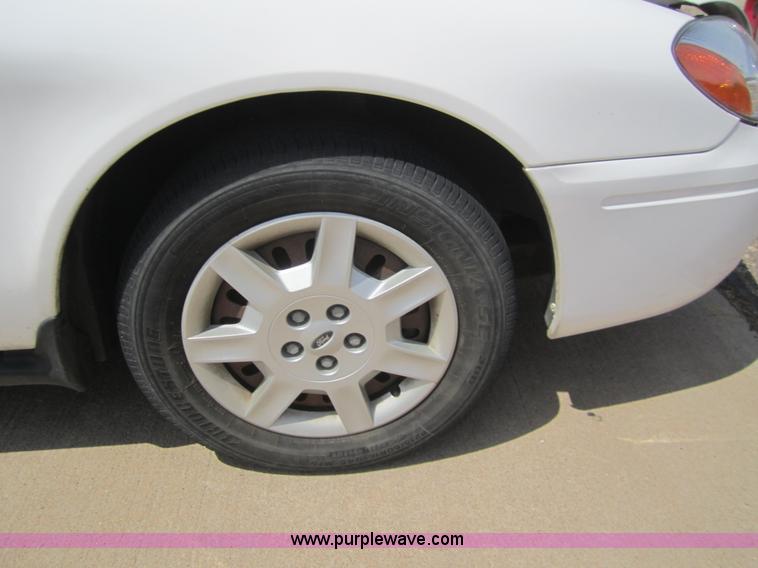 image for item 3068 2007 Ford Taurus SE