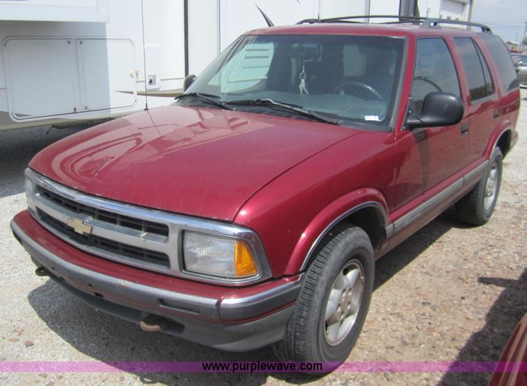 image for item 3072 1996 Chevrolet Blazer SUV