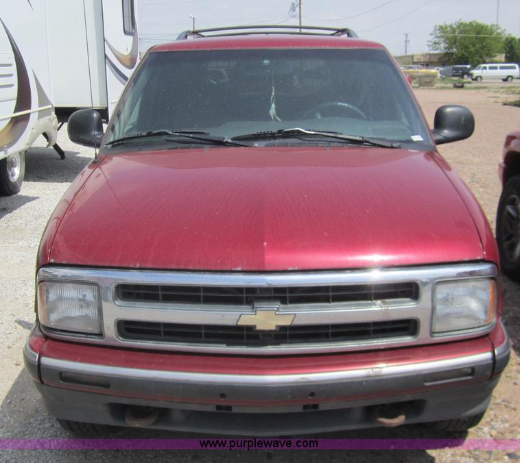 image for item 3072 1996 Chevrolet Blazer SUV