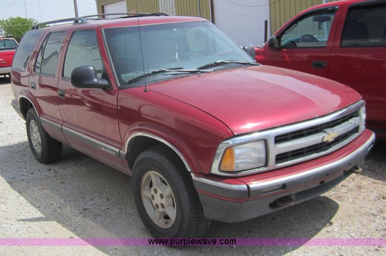 image for item 3072 1996 Chevrolet Blazer SUV
