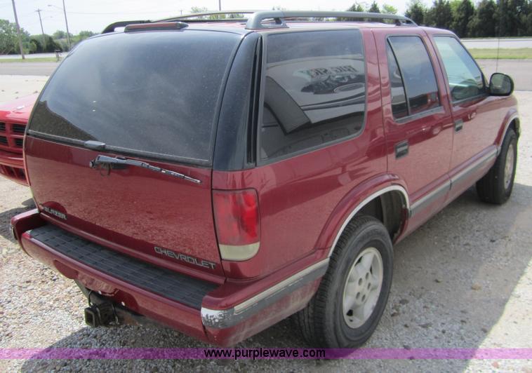 image for item 3072 1996 Chevrolet Blazer SUV