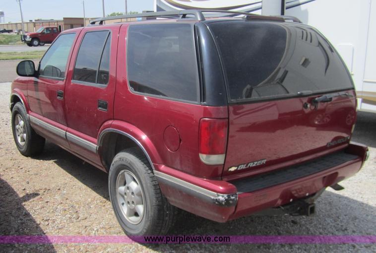 image for item 3072 1996 Chevrolet Blazer SUV