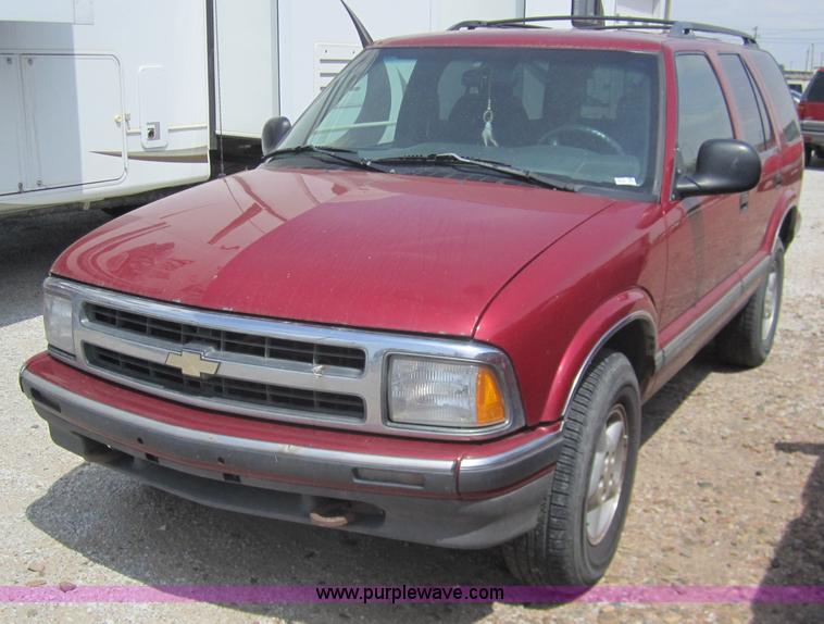 image for item 3072 1996 Chevrolet Blazer SUV