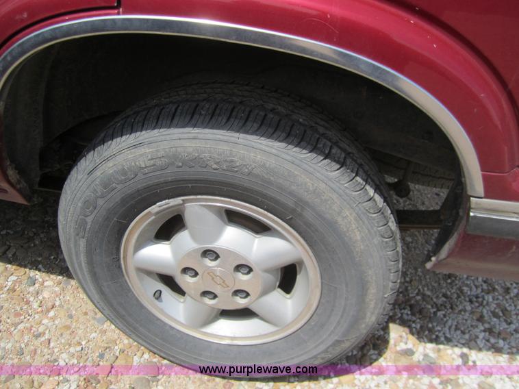 image for item 3072 1996 Chevrolet Blazer SUV