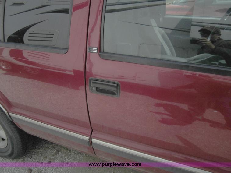 image for item 3072 1996 Chevrolet Blazer SUV