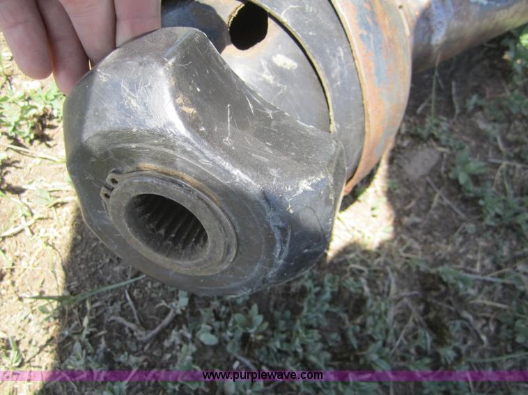 image for item 3137 1984 John Deere 530 round baler