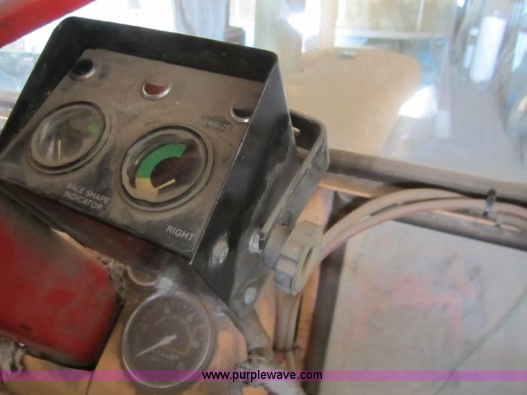 image for item 3137 1984 John Deere 530 round baler