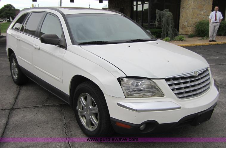 image for item 3738 2004 Chrysler Pacifica SUV