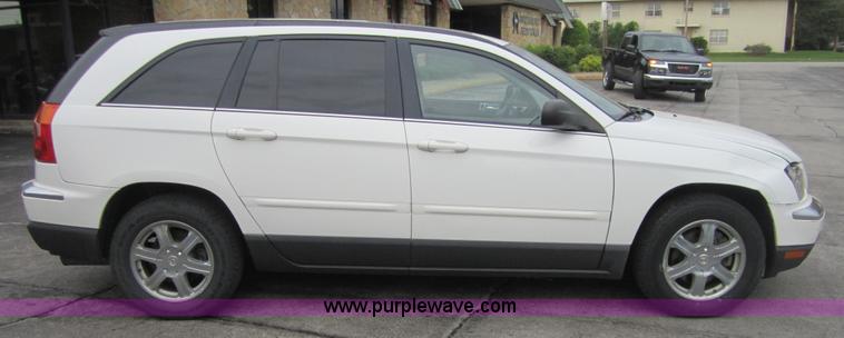 image for item 3738 2004 Chrysler Pacifica SUV