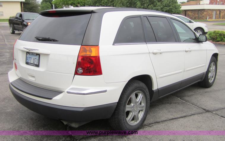 image for item 3738 2004 Chrysler Pacifica SUV