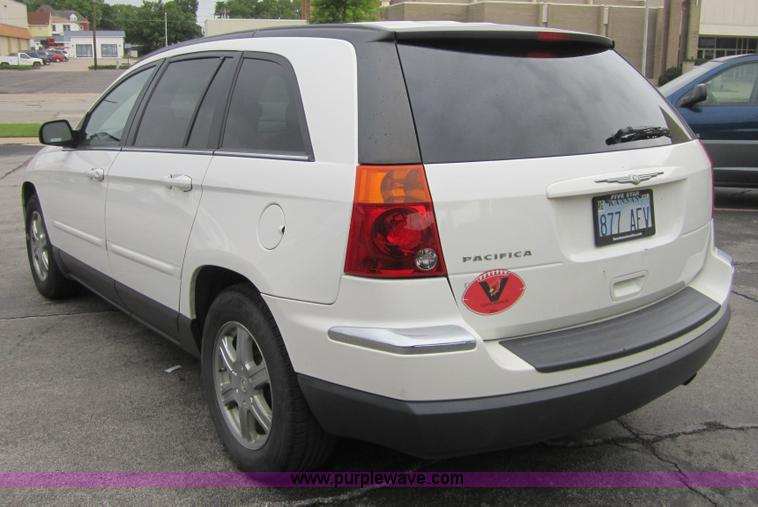 image for item 3738 2004 Chrysler Pacifica SUV