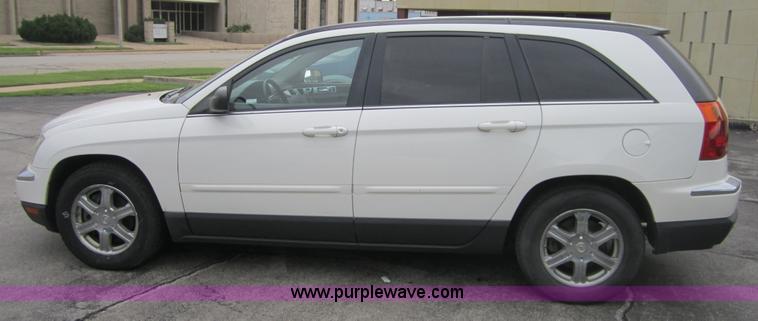 image for item 3738 2004 Chrysler Pacifica SUV