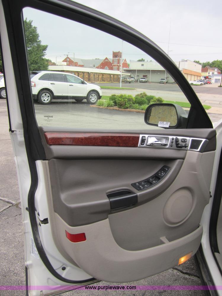 image for item 3738 2004 Chrysler Pacifica SUV