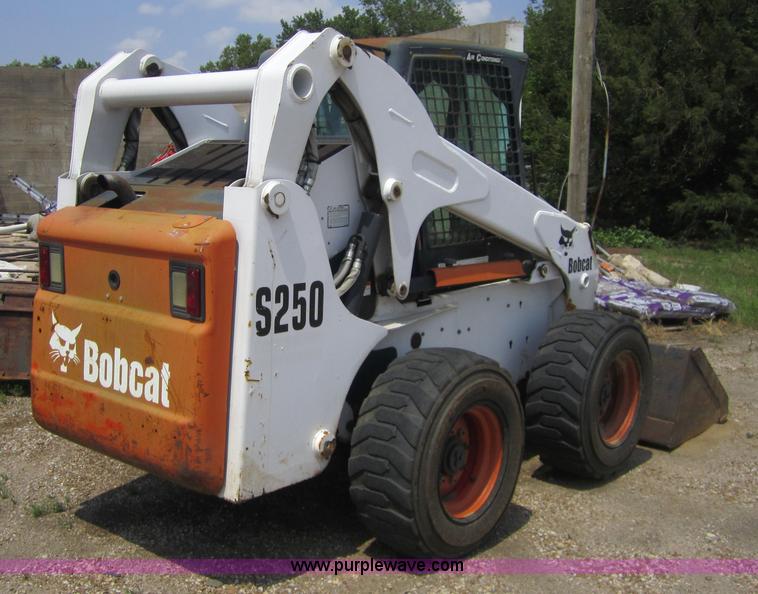 image for item 3762 2002 Bobcat S250 skid steer
