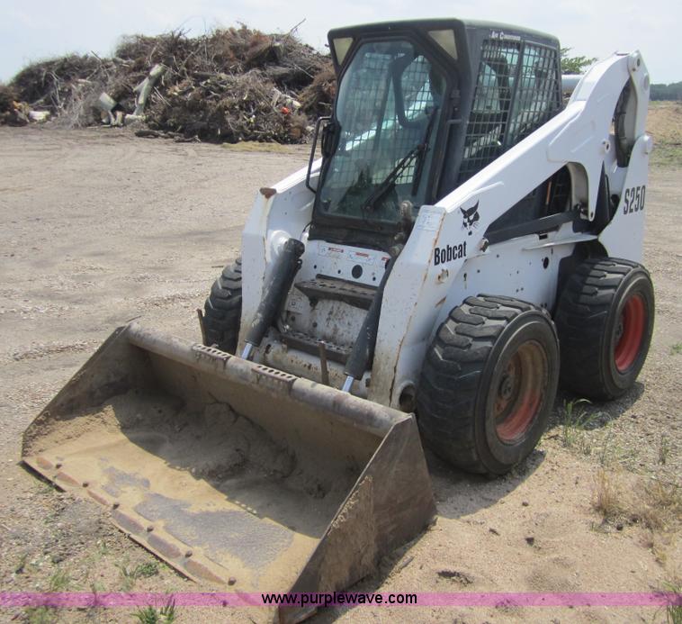 image for item 3762 2002 Bobcat S250 skid steer