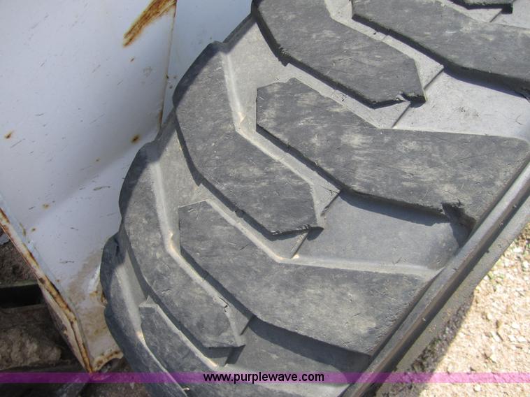 image for item 3762 2002 Bobcat S250 skid steer