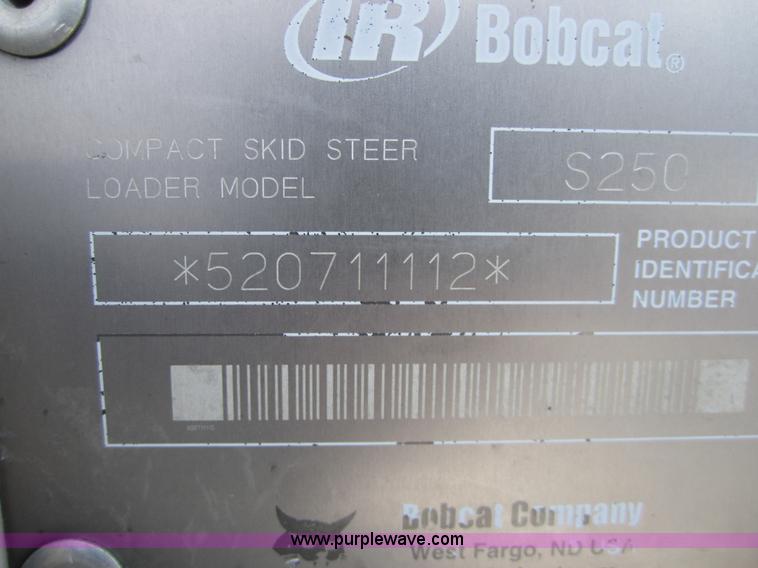 image for item 3762 2002 Bobcat S250 skid steer