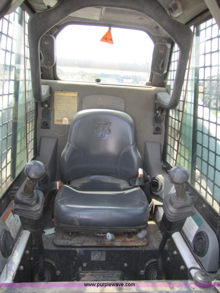 image for item 3762 2002 Bobcat S250 skid steer
