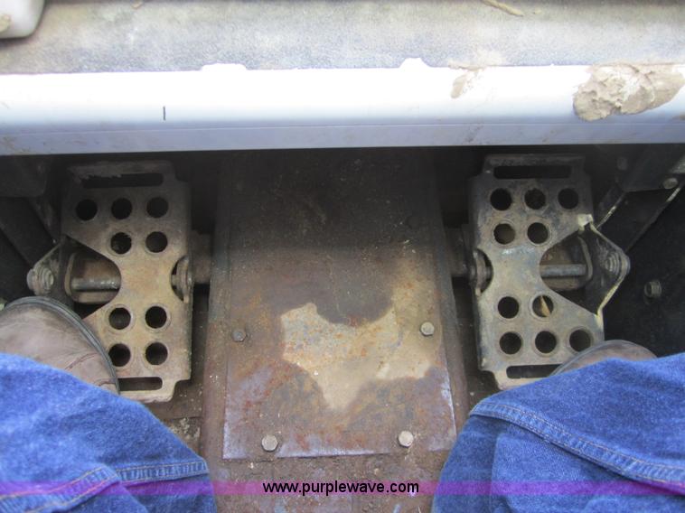 image for item 3762 2002 Bobcat S250 skid steer