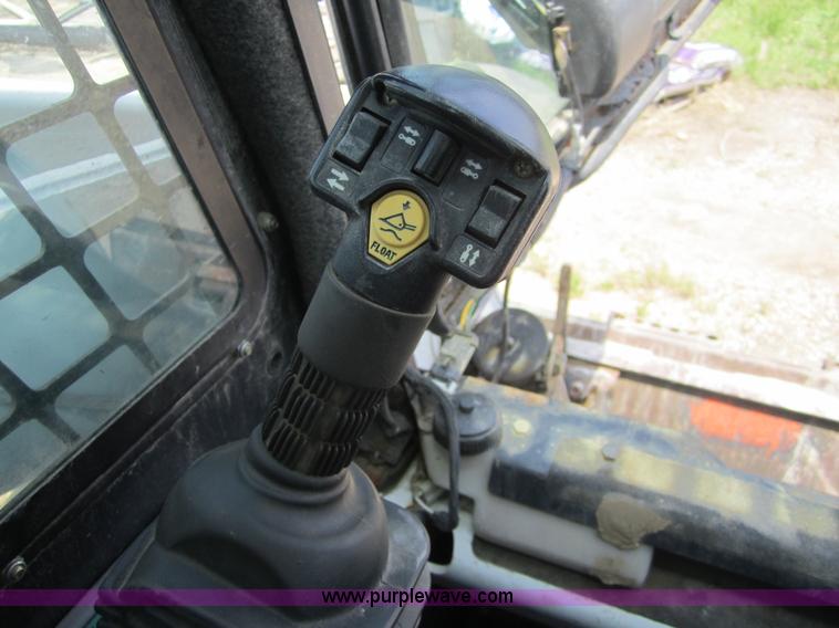 image for item 3762 2002 Bobcat S250 skid steer