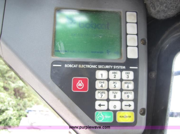 image for item 3762 2002 Bobcat S250 skid steer