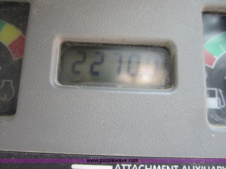 image for item 3762 2002 Bobcat S250 skid steer