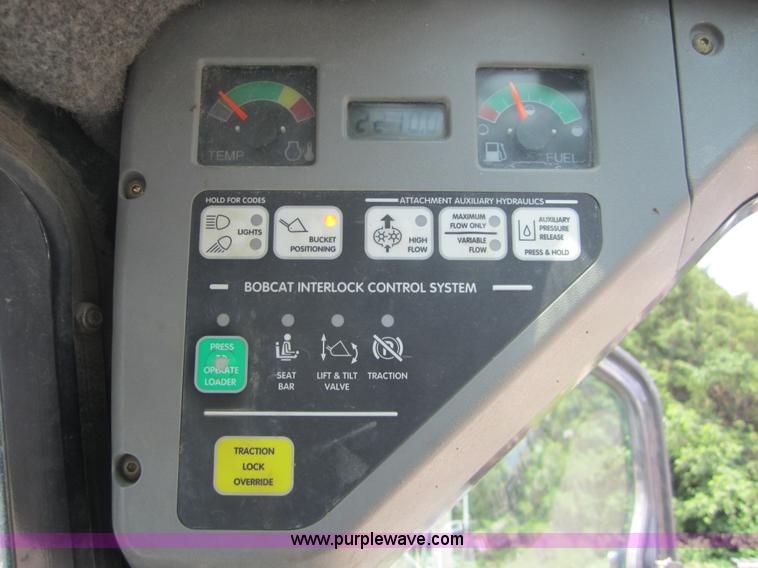 image for item 3762 2002 Bobcat S250 skid steer