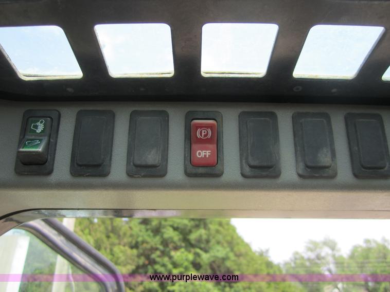 image for item 3762 2002 Bobcat S250 skid steer