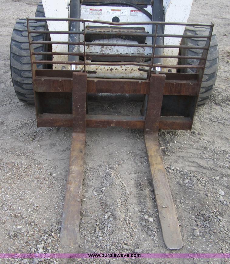 image for item 3762 2002 Bobcat S250 skid steer