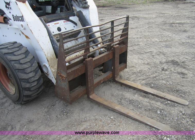 image for item 3762 2002 Bobcat S250 skid steer