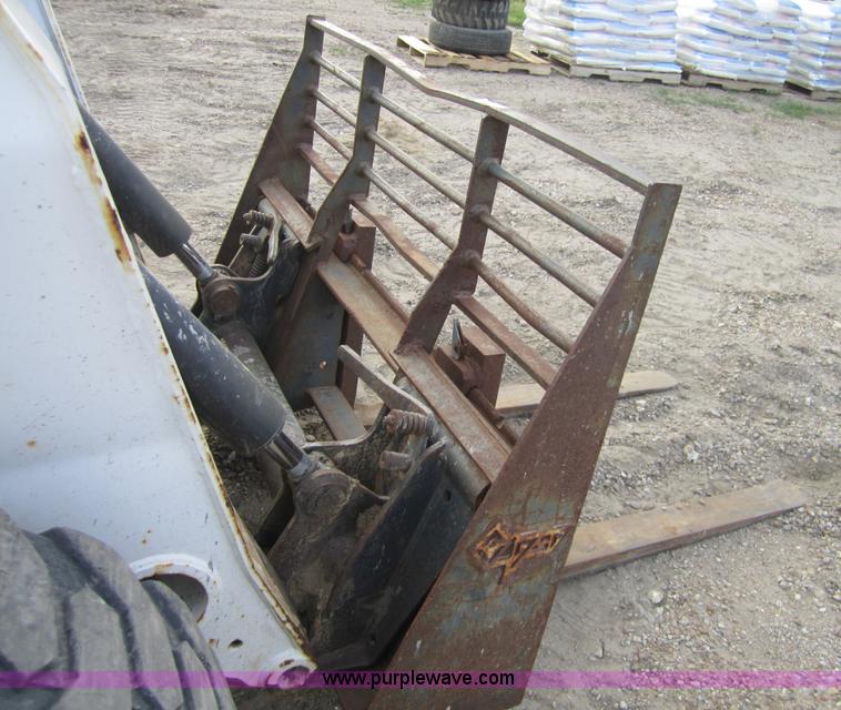 image for item 3762 2002 Bobcat S250 skid steer