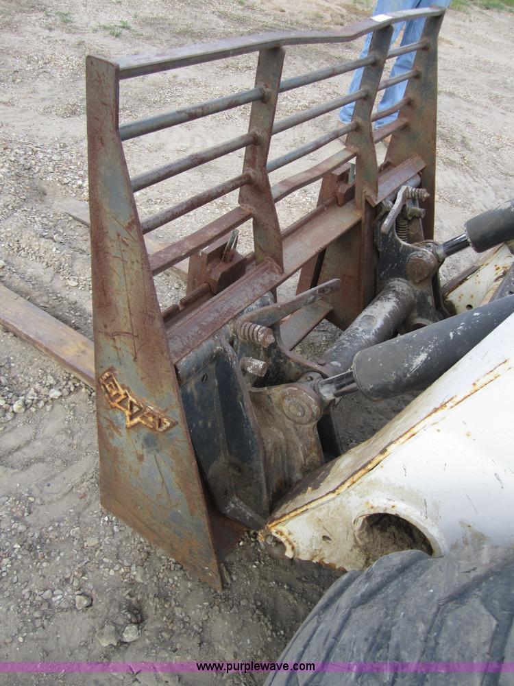 image for item 3762 2002 Bobcat S250 skid steer