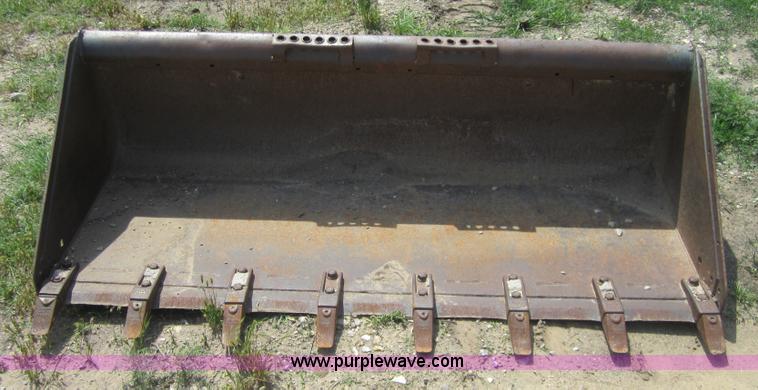 image for item 3763 Bobcat 72" skid steer bucket