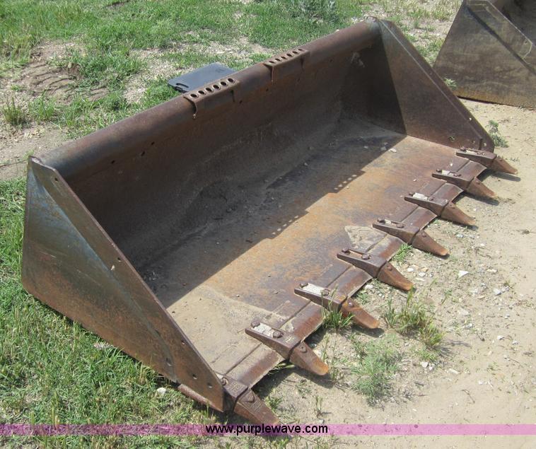 image for item 3763 Bobcat 72" skid steer bucket