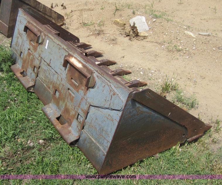 image for item 3763 Bobcat 72" skid steer bucket
