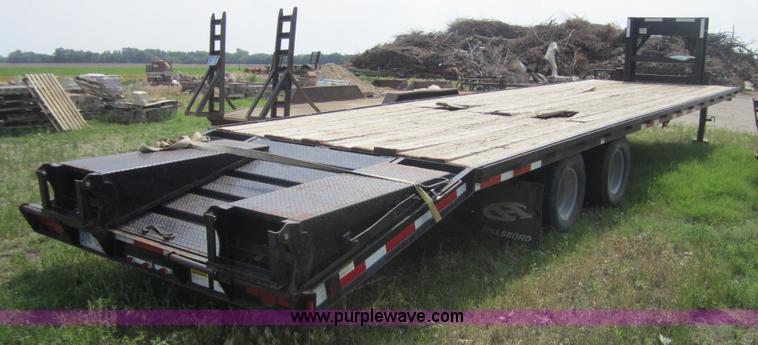 image for item 3765 2004 Hillsboro goose neck trailer