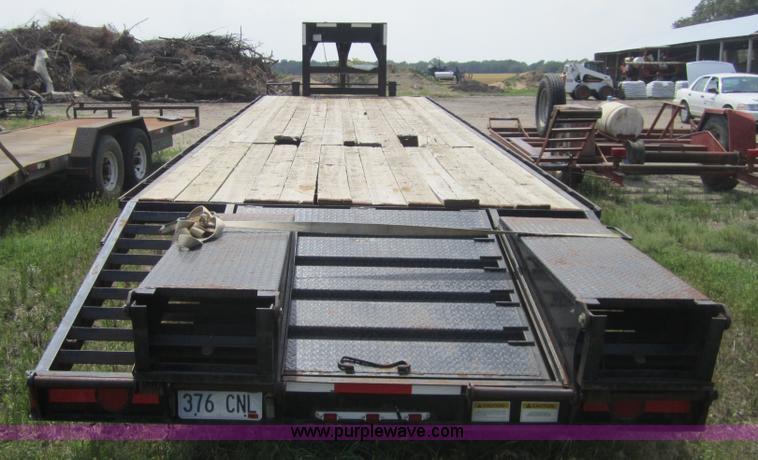 image for item 3765 2004 Hillsboro goose neck trailer