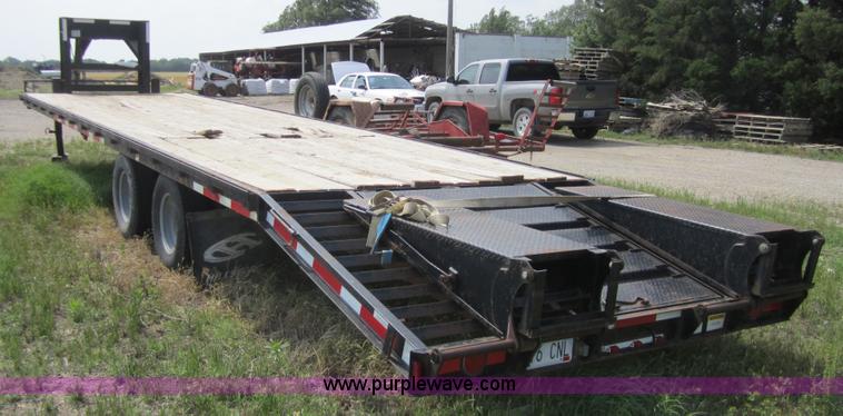 image for item 3765 2004 Hillsboro goose neck trailer