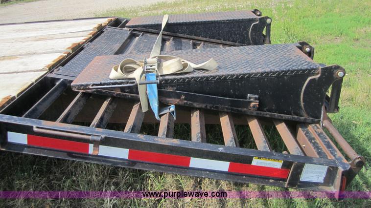 image for item 3765 2004 Hillsboro goose neck trailer