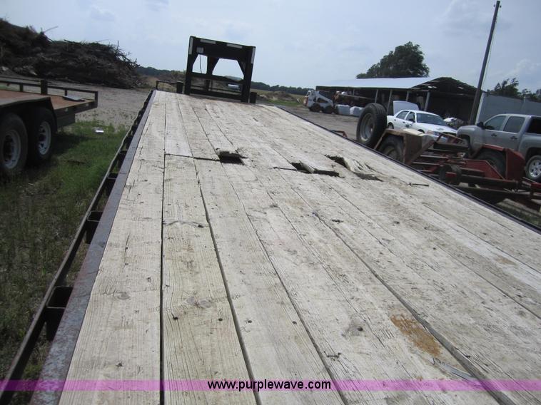 image for item 3765 2004 Hillsboro goose neck trailer