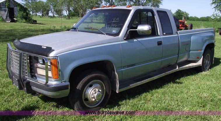 image for item 5583 1989 GMC C3500 Sierra SLE extended cab pickup truck
