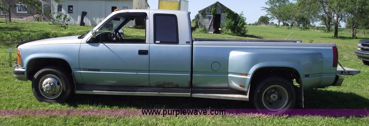 image for item 5583 1989 GMC C3500 Sierra SLE extended cab pickup truck