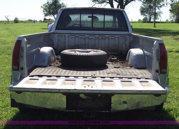 image for item 5583 1989 GMC C3500 Sierra SLE extended cab pickup truck