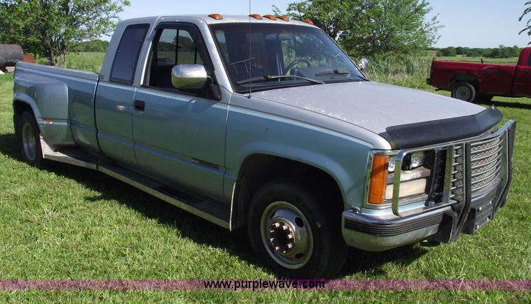 image for item 5583 1989 GMC C3500 Sierra SLE extended cab pickup truck