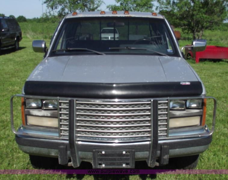 image for item 5583 1989 GMC C3500 Sierra SLE extended cab pickup truck