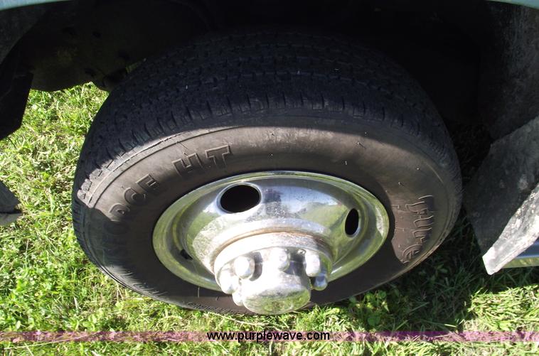 image for item 5583 1989 GMC C3500 Sierra SLE extended cab pickup truck