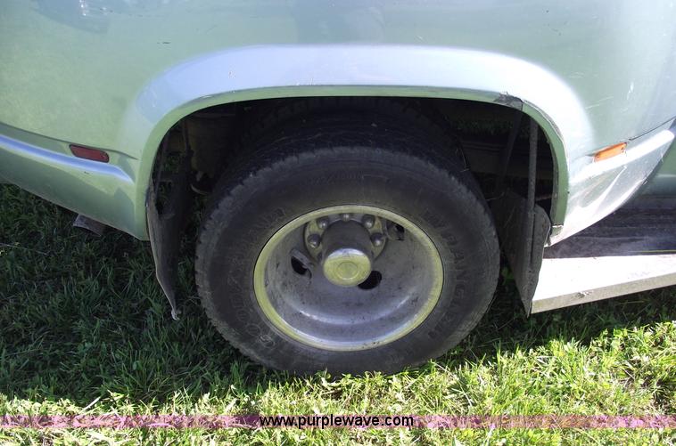 image for item 5583 1989 GMC C3500 Sierra SLE extended cab pickup truck