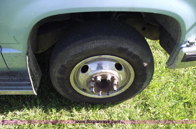 image for item 5583 1989 GMC C3500 Sierra SLE extended cab pickup truck